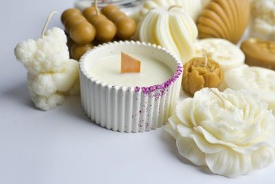 Соєва свічка в гіпсовому кашпо з дерев&rsquo;яним гнотом 9398 фото